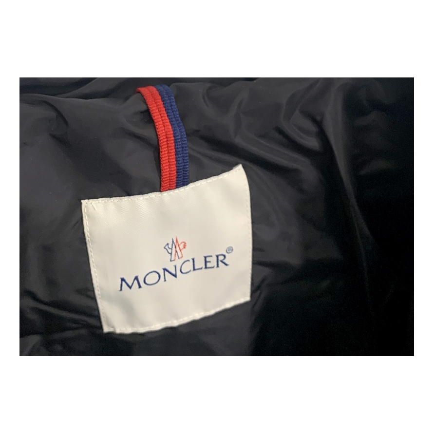 Moncler Cinched-Waist Fur-Trim Hooded Down Jacket in Black