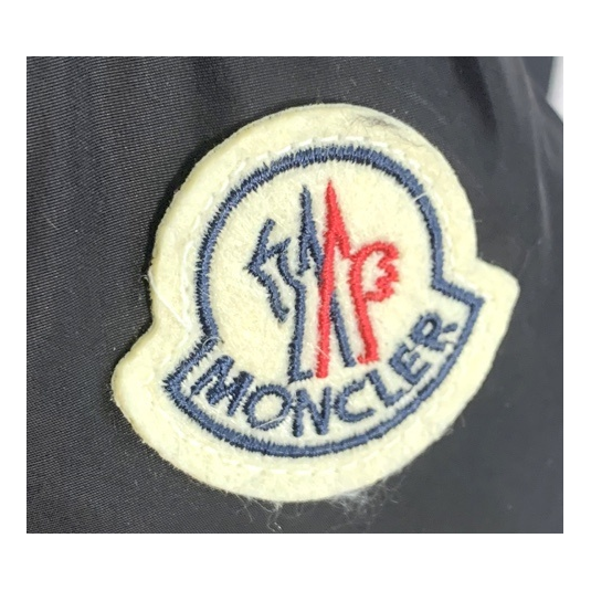 Moncler Cinched-Waist Fur-Trim Hooded Down Jacket in Black